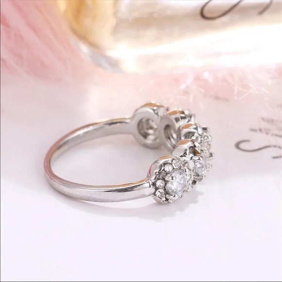 New Luxury Silver CZ  AAA Zircon Crystal ring - Picture 5 of 6